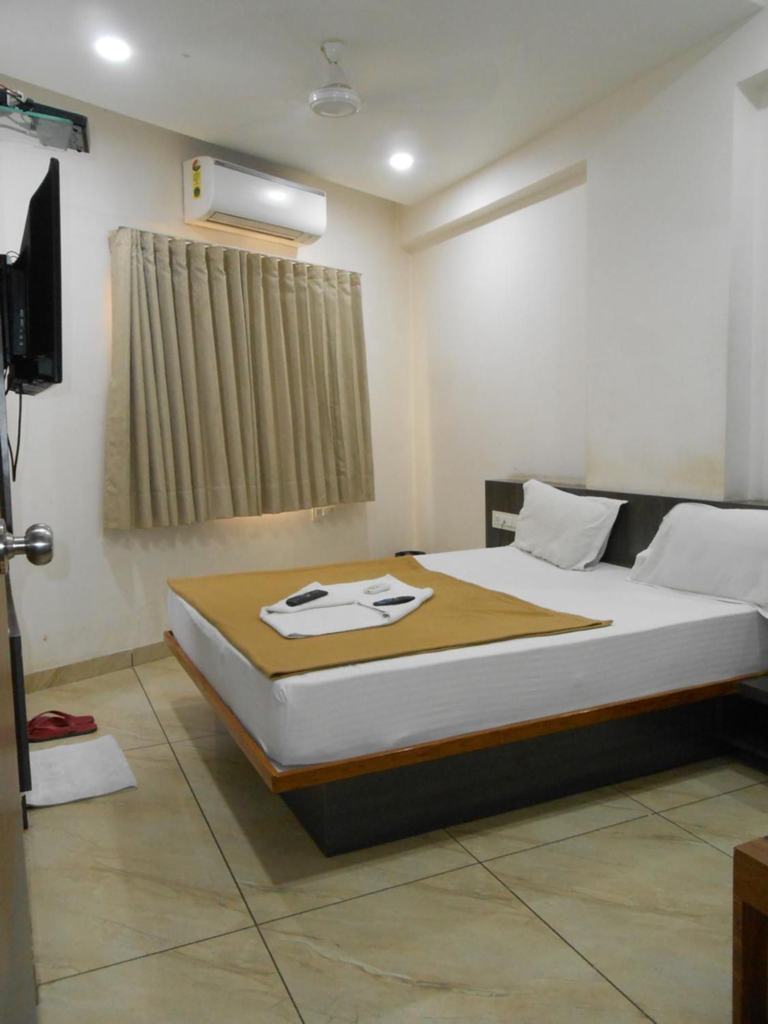 Hotel Crossview Palanpur Экстерьер фото