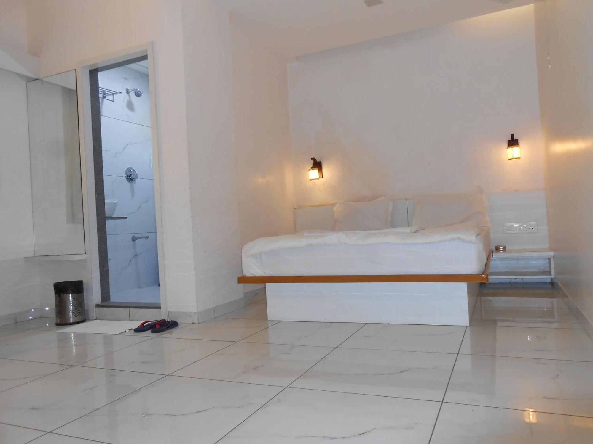 Hotel Crossview Palanpur Экстерьер фото